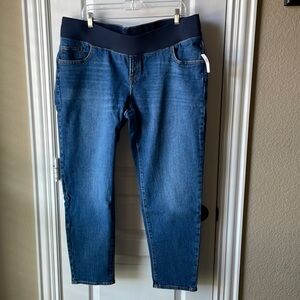 Old navy maternity jeans NWT OG straight silhouette